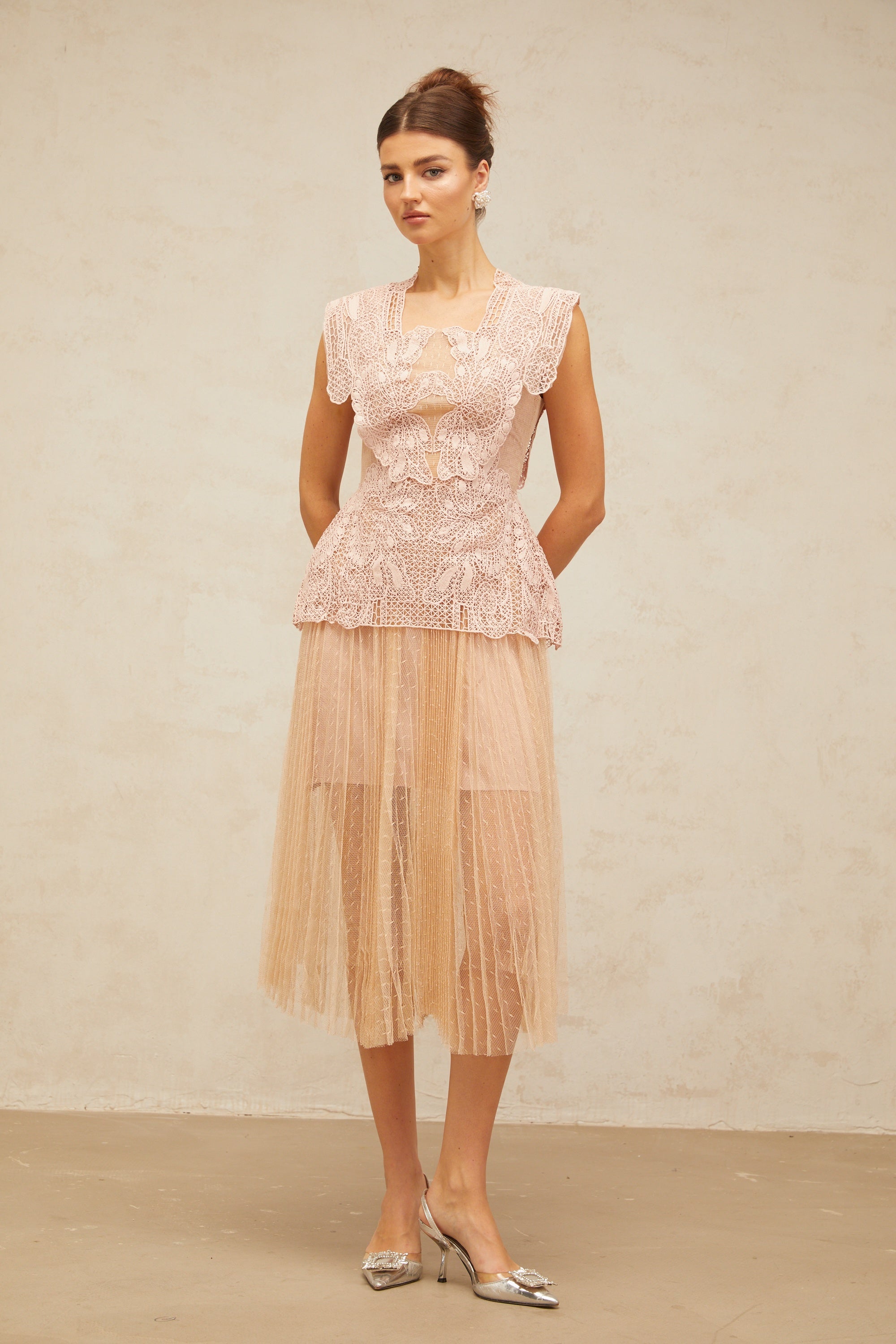 Céleste floral-lace-panelling tulle midi dress in Pink