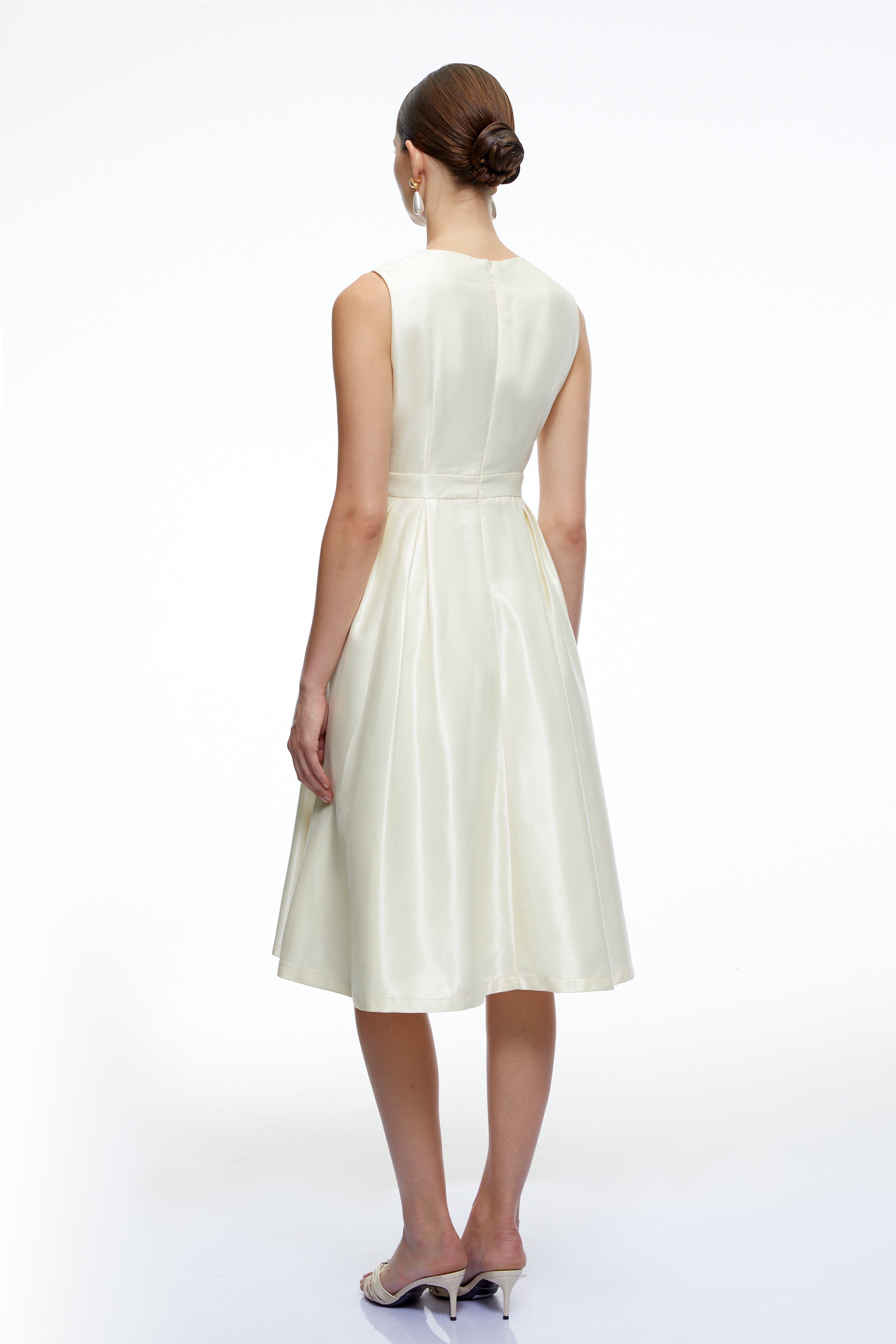 Fiora White Sleeveless A-Line Midi Dress with Bow