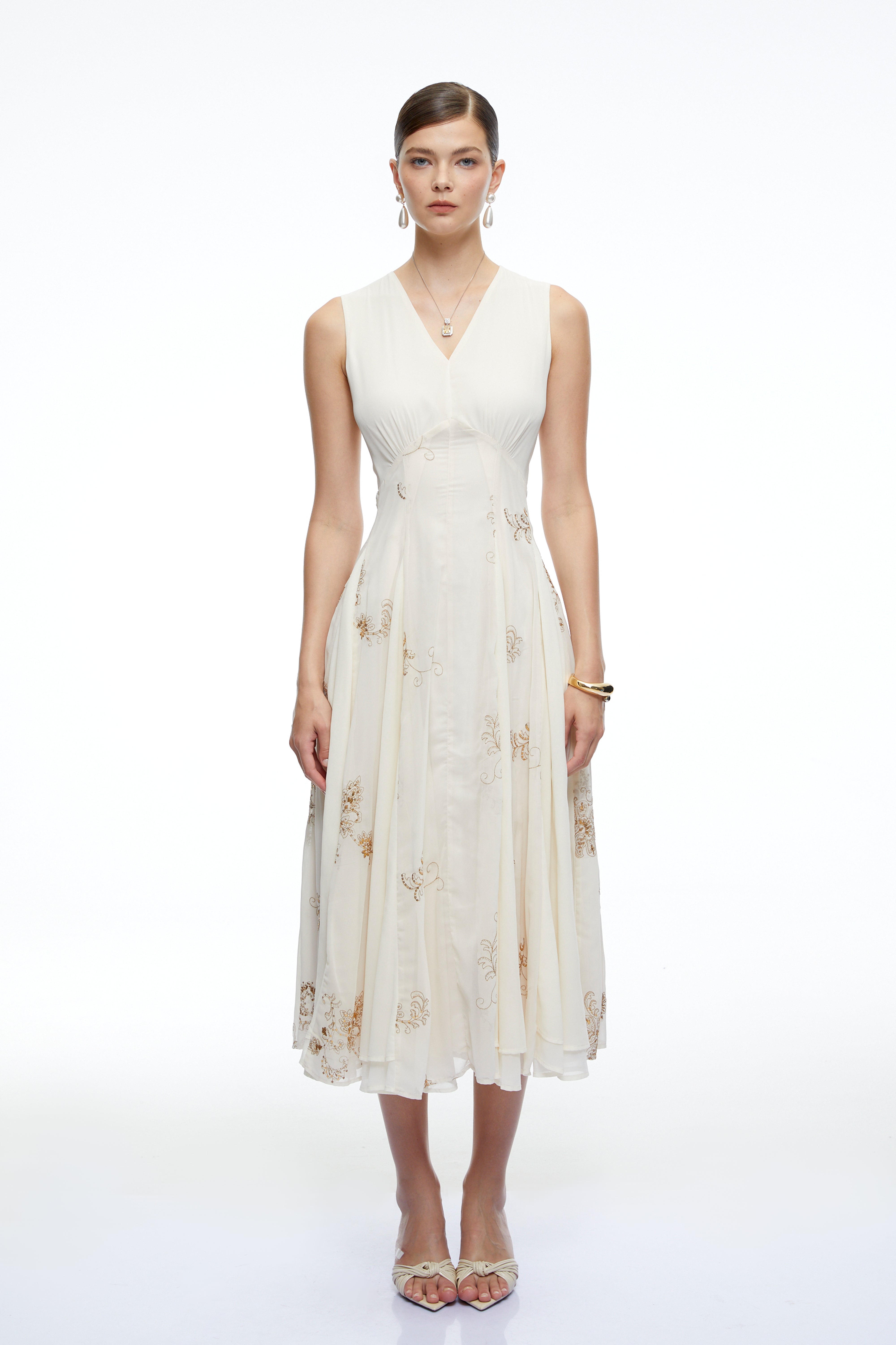 Sorrel White Floral Embroidered Midi Dress