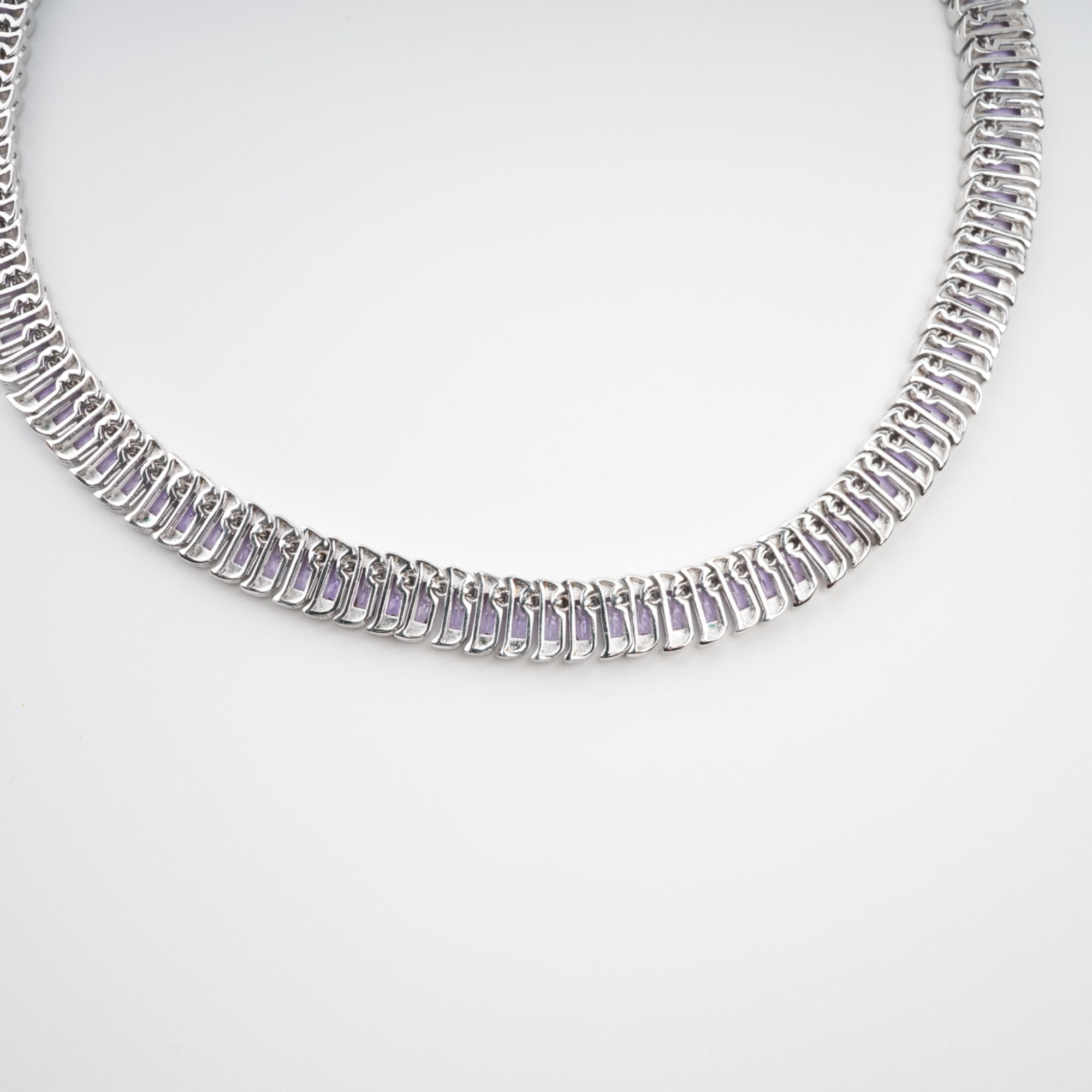 Isoline Light Purple Crystal Embellished Necklace