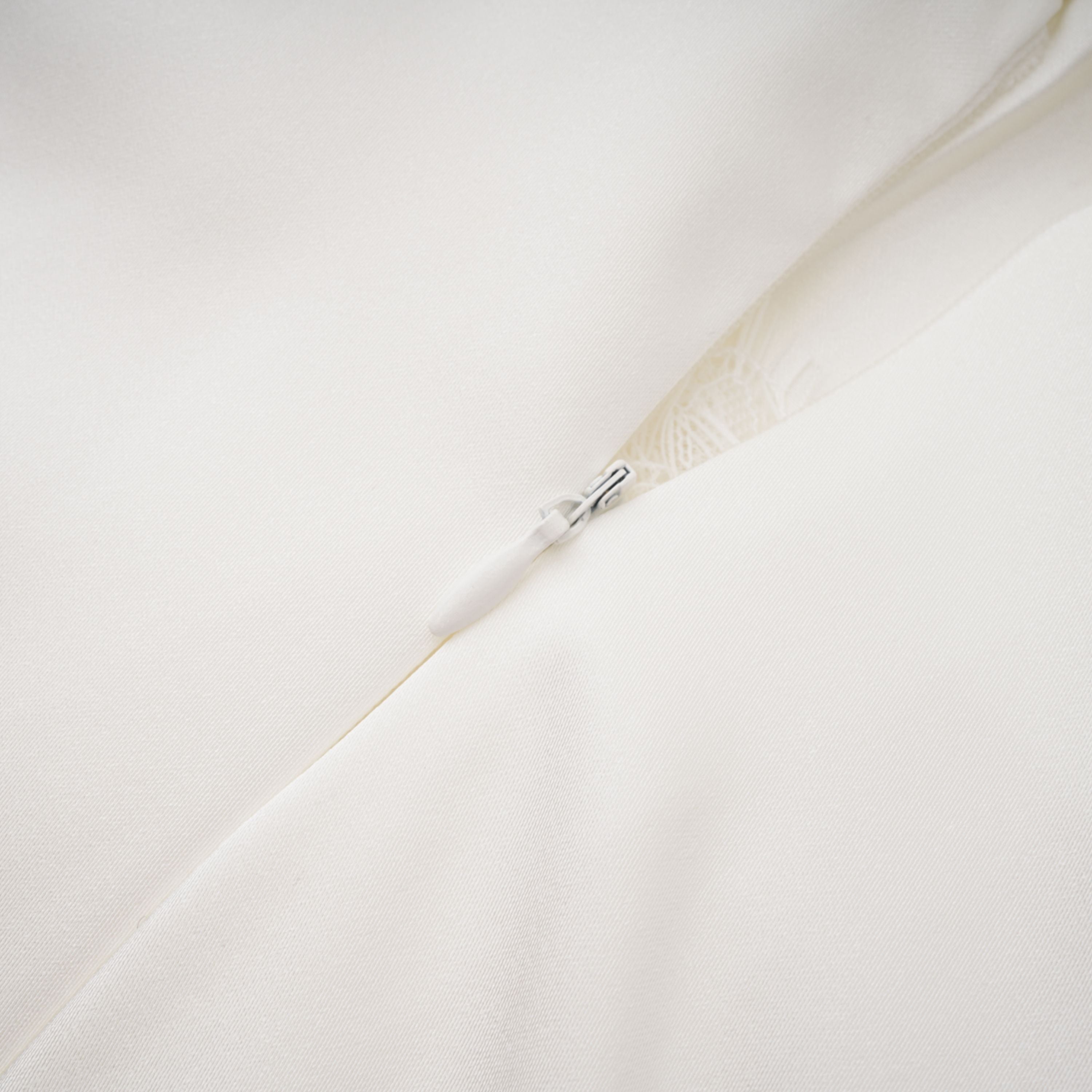 Víctor White Off-Shoulder Lace Panel Maxi Dress (Final Sale-US Only)