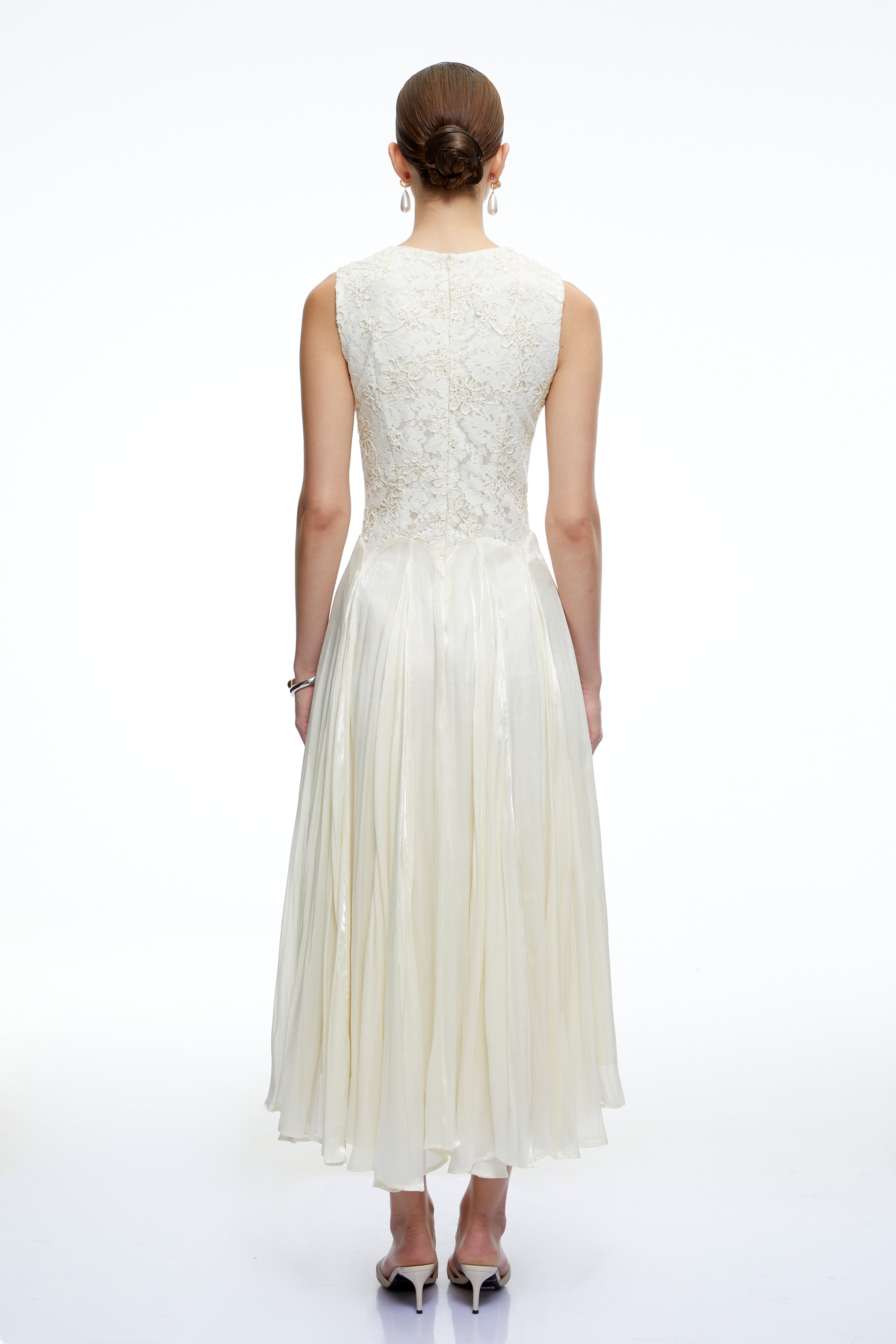 Elara White Sleeveless Round Neck Lace Midi Dress